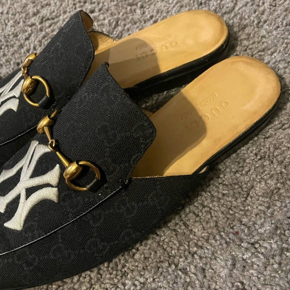 Mens Gucci mules with New York Yankee embroidery-AUTHENTIC